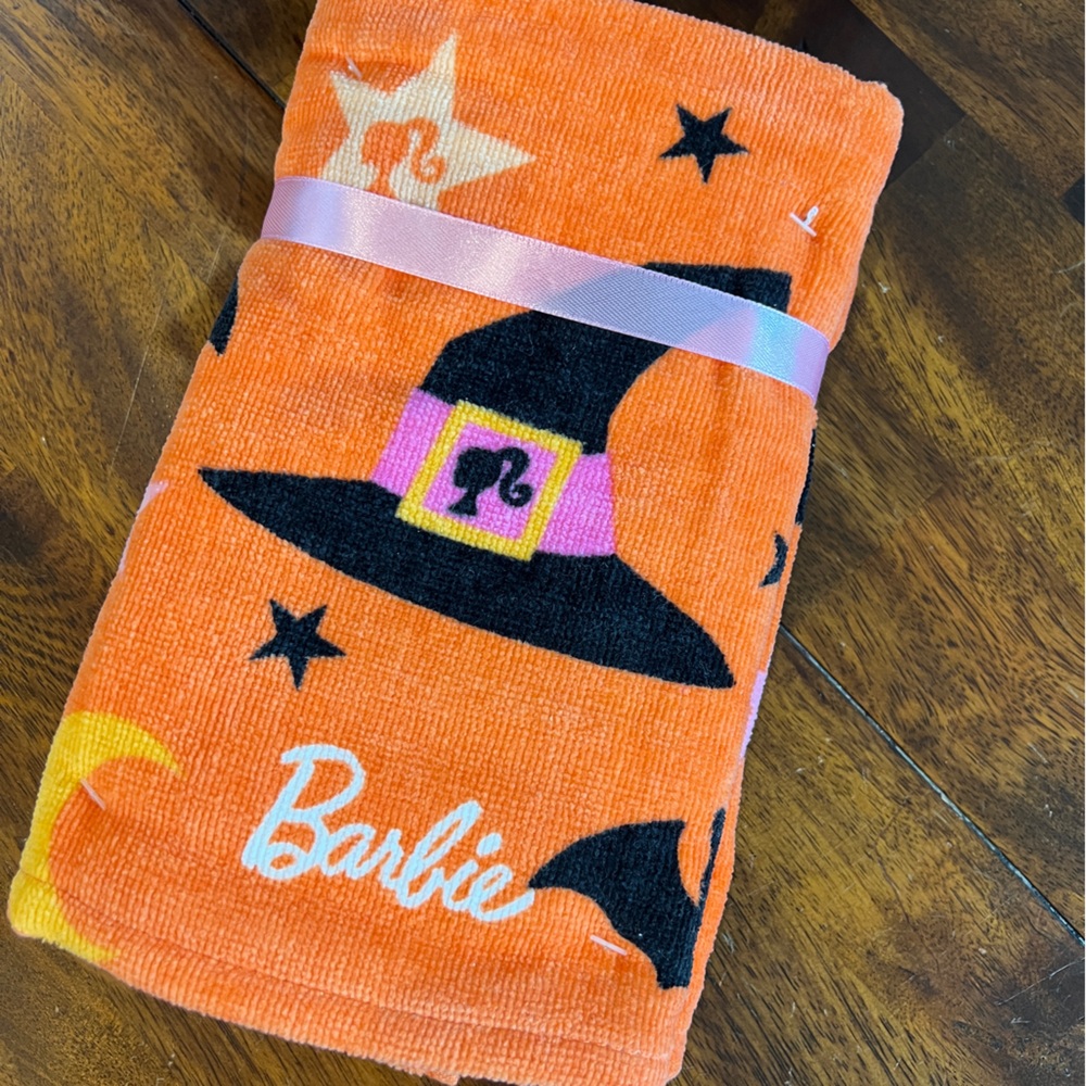 Barbie Halloween Hand Towels (set of 2) - Picture 2 of 6